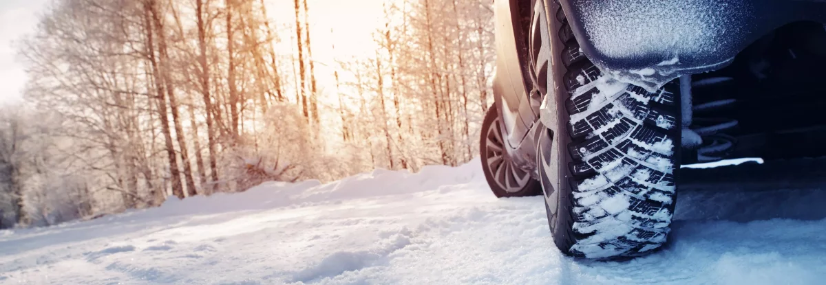 Pneus hiver, chaînes, chaussettes : les équipements spéciaux obligatoires  pour votre voiture en montagne